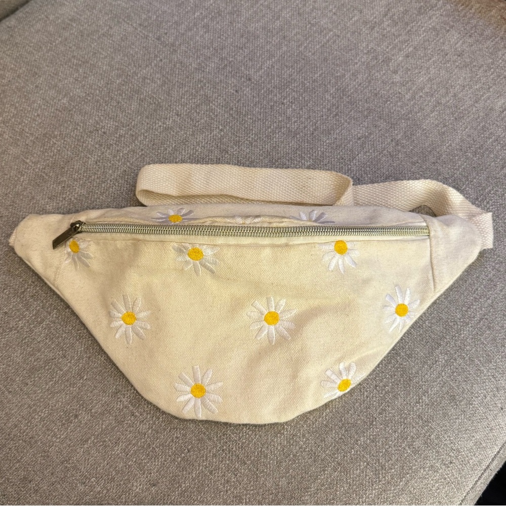 LAST CHANCE BEFORE DONATION Sunflower Embroidered Fanny Pack